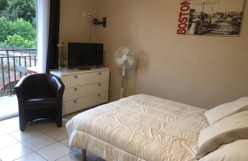 Reynes Apartment | Rent Apartment Amélie-les-Bains-Palalda 2 people 50m des Termes