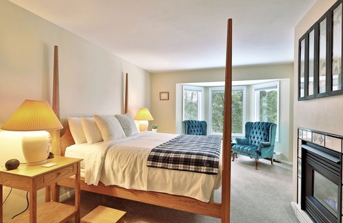 Killington Cabin | Rent An Inn! Takeover The Birch Ridge W/Your Group. Mountain Lodge: 11 Rooms, Bar, Fireplace. 28ppl 11 Bedroom Home
