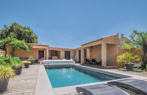 Malard House | RENT DETACHED HOUSE 2MN FROM TOWN CENTER