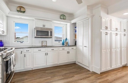 Scituate Cabin | Rent entire exquisite former Inn & former Bed & Breakfast with 5 Beds & 6 Baths