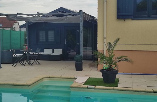 Sainte-Croix-en-Plaine Ski Chalet | Rent fully equipped gite 20 square meters with terrace and shared pool access