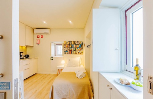 Sao Cristovao e Sao Lourenco Apartment | RENT4REST LISBON DOWNTOWN TINY STUDIO APARTMENT 1