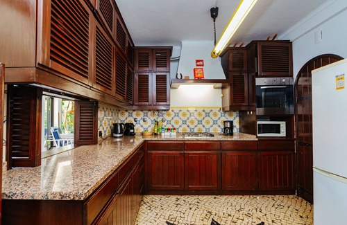 Sesimbra Ski Chalet | RENT4REST SESIMBRA 4BDR OCEAN VIEW AND PRIVATE POOL VILLA