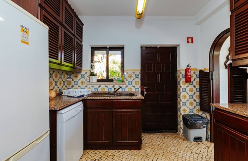 Sesimbra Ski Chalet | RENT4REST SESIMBRA 4BDR OCEAN VIEW AND PRIVATE POOL VILLA