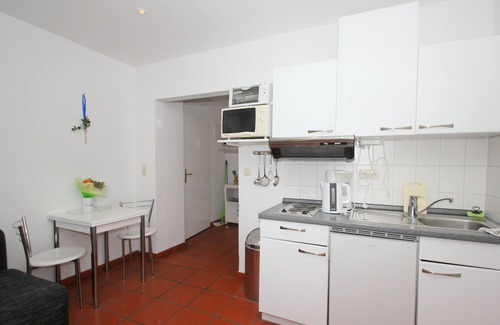 Gross Zicker Apartment | Rental-Traditional-Private Bathroom-WG5