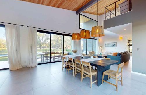 Pilar House | RentUp - Diseño exclusivo espacios unicos Tessalia Casa Polo