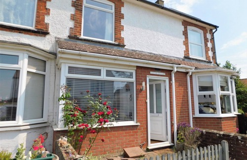 West Runton Cottage | Repton Cottage - a cottage that sleeps 5 guests in 2 bedrooms