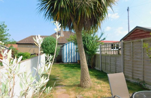 West Runton Cottage | Repton Cottage - a cottage that sleeps 5 guests in 2 bedrooms