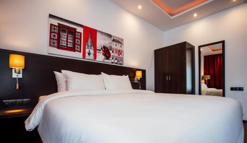 Center House | Republique