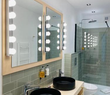 Center House | Republique