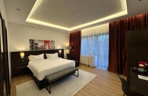 Center House | Republique