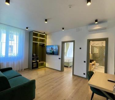 Center House | Republique