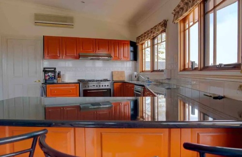 Bathurst House | Reservoir - Truly Unique - Sleeps 14