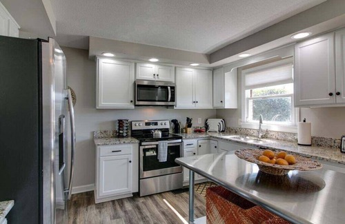 Clarksville House | Residence (1335 Whitt Ln)