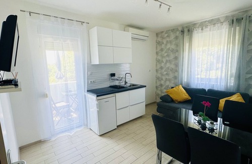 Medulin Apartment | Residence Beni 4 with large heated pool