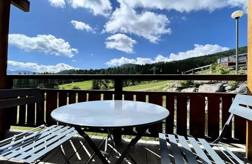 Puy-Saint-Vincent Ski Chalet | Residence Dame Blanche - DBAC22 - APPT 2 CHAMBRES - BALCONY - 6 PERSONS