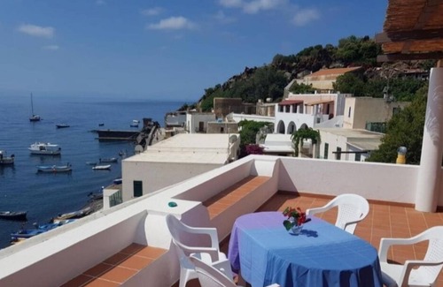 Alicudi House | Residence hotel Il mulino