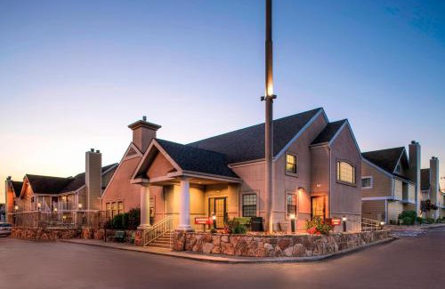 Highland Hotel | Residence Inn Denver Downtown
