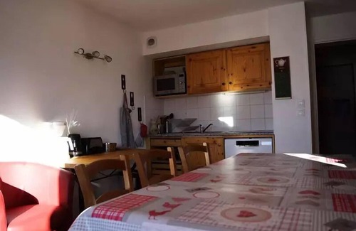Saint-Jean-d'Arves Apartment | Residence La Fontaine Du Roi - 5 Rooms for 10 People