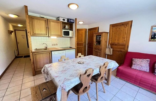 Flumet Apartment | Residence Le Schuss 1 - Large south terrace at the foot of the slopes of Espace Diamant