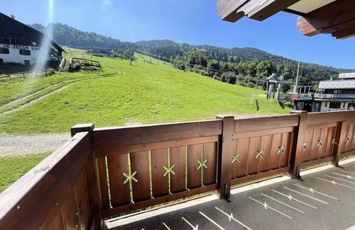 Flumet Apartment | Residence Le Schuss 1 - Large south terrace at the foot of the slopes of Espace Diamant