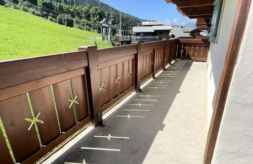 Flumet Apartment | Residence Le Schuss 1 - Large south terrace at the foot of the slopes of Espace Diamant