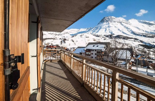 Albiez-le-Vieux Apartment | Residence Les Chalets du Hameau des Aiguilles - 3 rooms 8/10 people Mountain Corner