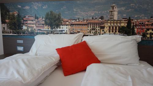 Riva del Garda Apartment | Residence Rivachiara (check-in at Hotel Riviera in Viale Rovereto, 95)