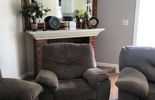 Lexington House | Residential home all hardwood floor, ten minutes from downtown. No pets aloud.