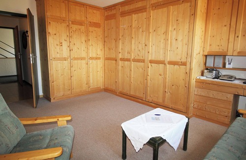 Sils-Maria Apartment | Residenza Lagrev - 1 room flat no. 018 - type 12B - raised ground floor - east