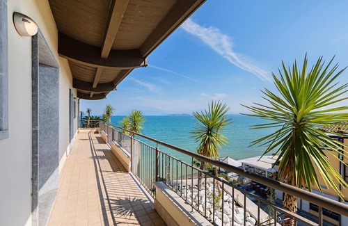Desenzano del Garda Apartment | Residenza Miralago With Pool - Penthouse With Lake View