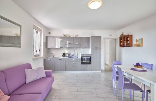 Montioni Apartment | Residenza Pastrengo - apartment Lillà with pool and terrace