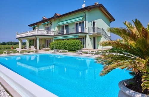 Montioni Apartment | Residenza Pastrengo - apartment Lillà with pool and terrace