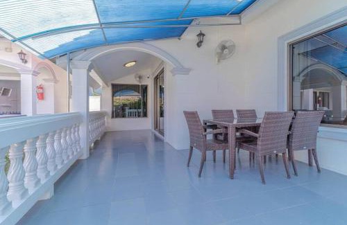 Pratumnak Hill Villa | Resort 5-3BR Huge Pool, BBQ, 300m-Beach, 8 mins to Walking Street