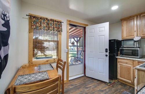 Chiloquin Apartment | Resort Cabin on the River ~ 21 Mi to Crater Lake!