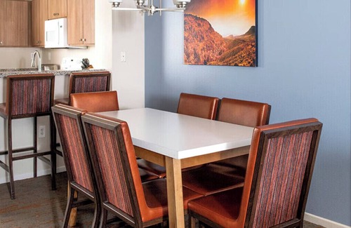 Enterprise Condo | Resort Condo near Formula One