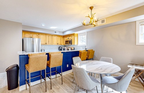 Foscoe Condo | Resort condo with fireplace, pools, hot tubs, gyms, game room, putting green, AC