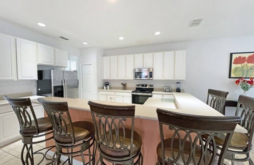 Bellavida House | Resort Home 6 bed - private pool, hot tub and games room