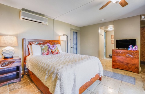 Princeville Hotel | Resort hotel room with Bali Hai & ocean views, lanai, 2 pools & 8 tennis courts