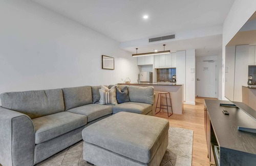 South Brisbane Apartment | Resort Living 2BR with Pool, Spa, Gym & Parking