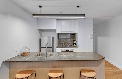 South Brisbane Apartment | Resort Living 2BR with Pool, Spa, Gym & Parking