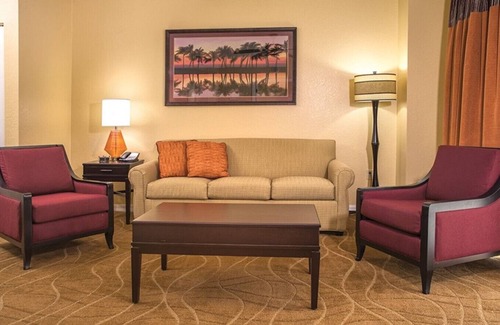 Survey Creek Resort | Resort Managed 2 BR -Sleeps 8 at Wyndham Palm Aire - Pools, Free Beach Shuttle!
