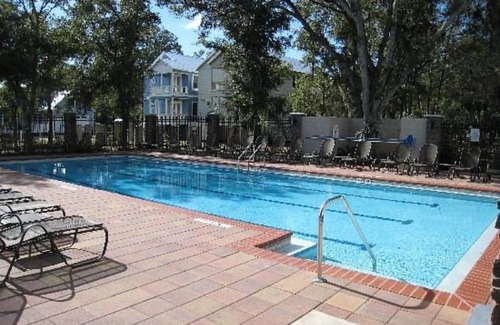 Steinhatchee House | Resort pool, private cottage & boat slip access