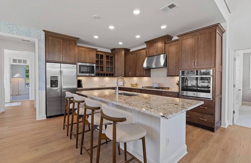 Long Neck House | Resort Retreat * Trails * Free Bikes * Golf Club