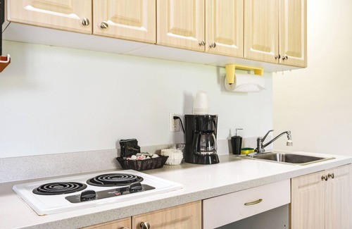 Naples Apartment | Resort Studio Rental w/Community Pool in Naples!