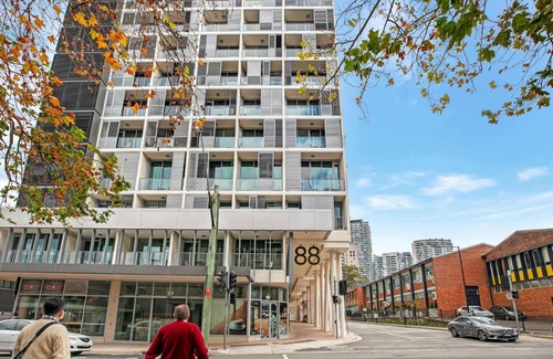 Chatswood CBD Apartment | Resort Style 1 BD with Parking in the heart of Chatswood