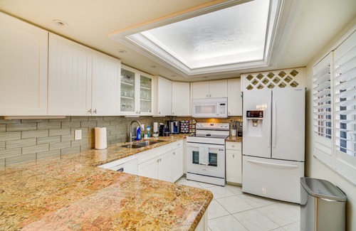 Fort Pierce Condo | Resort-Style Condo in Fort Pierce w/Beach Access!