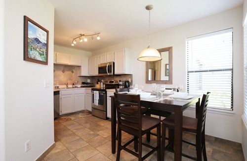 Tucson Condo | Resort Style Condo with Panoramic Mountain and City Views!