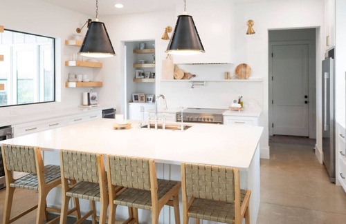 Naumanns Camp Apartment | Resort Style Escape | Pool, Golf, Walk to Winery