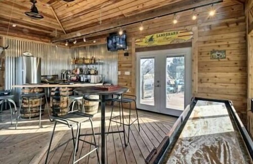 Brighton House | Resort Style Family Fun with guest house